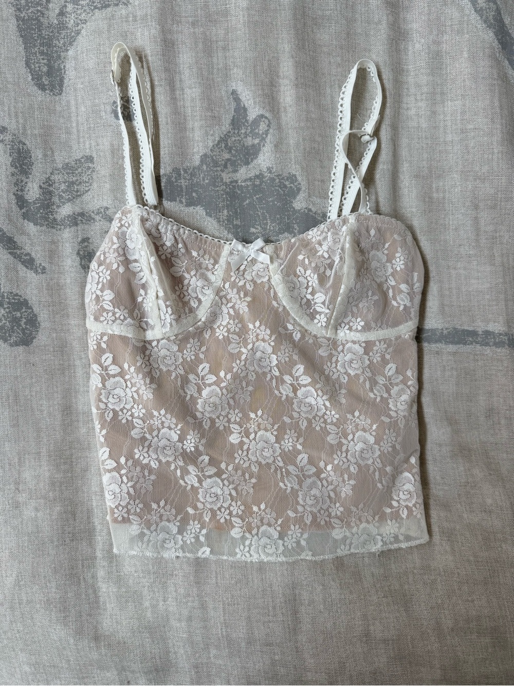 Edikted Size Extra Small Sheer Lace Cami Top - Cream